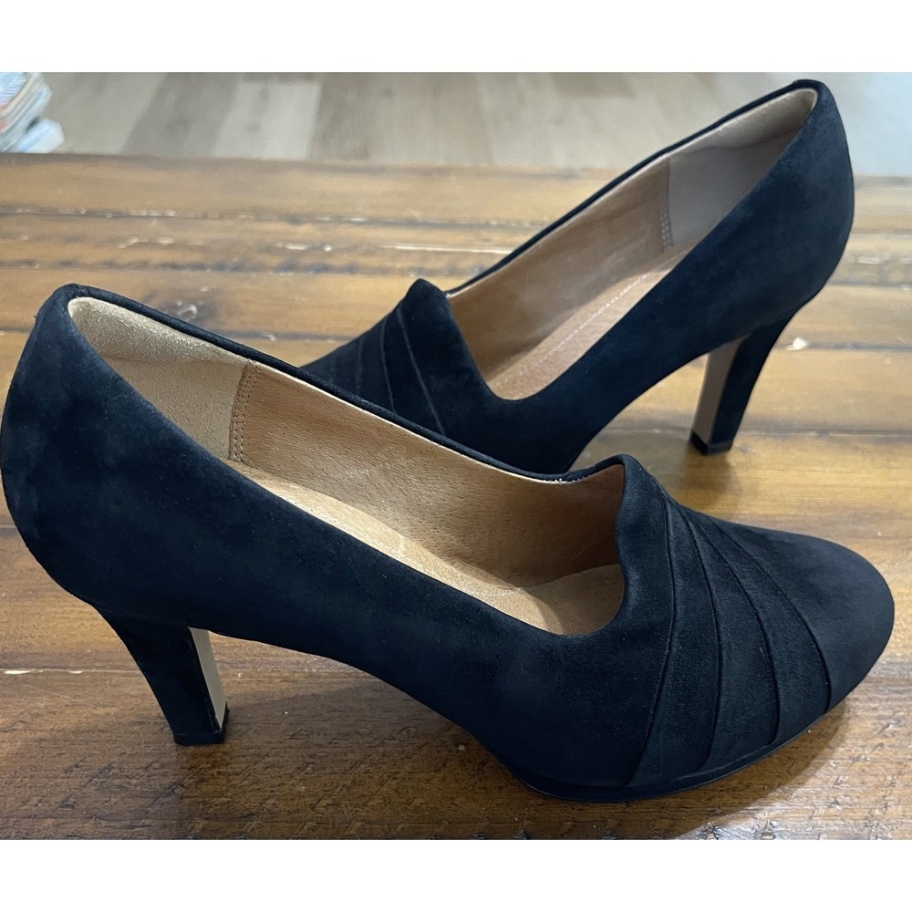 Clarks Artisan Delsie Pump Black Suede Heels 9.5 Comfort Dress Shoes Chic Classy